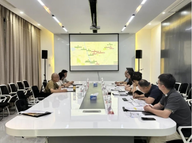 市人大常委会副主任孙艳峰率队调研市古镇智慧公司