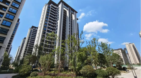 古镇学府楼盘圆满竣工，绿意盎然静待业主归家