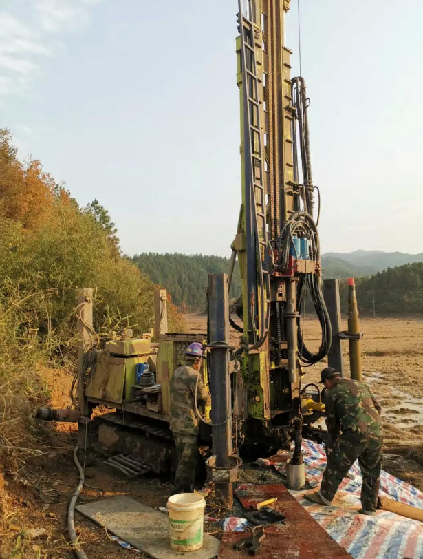 市古镇投资公司驻村工作做乡村振兴的“挖井